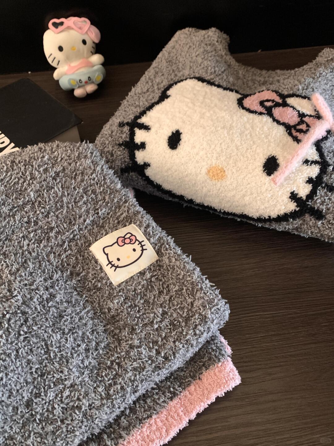 HK Coral Fleece Pajamas Set for Women, Autumn Winter Hello Kitty Loungewear, Cozy Homewear Sleepwear Set