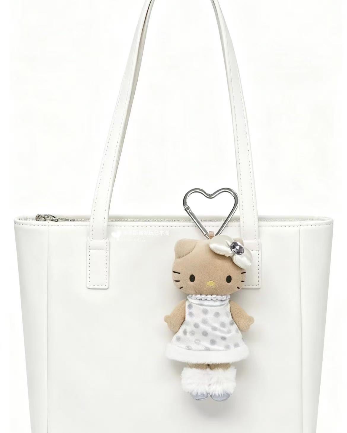 Sanrio (Japan) NIC long-legged socialite kitty keychain with heart clasp - latest design.