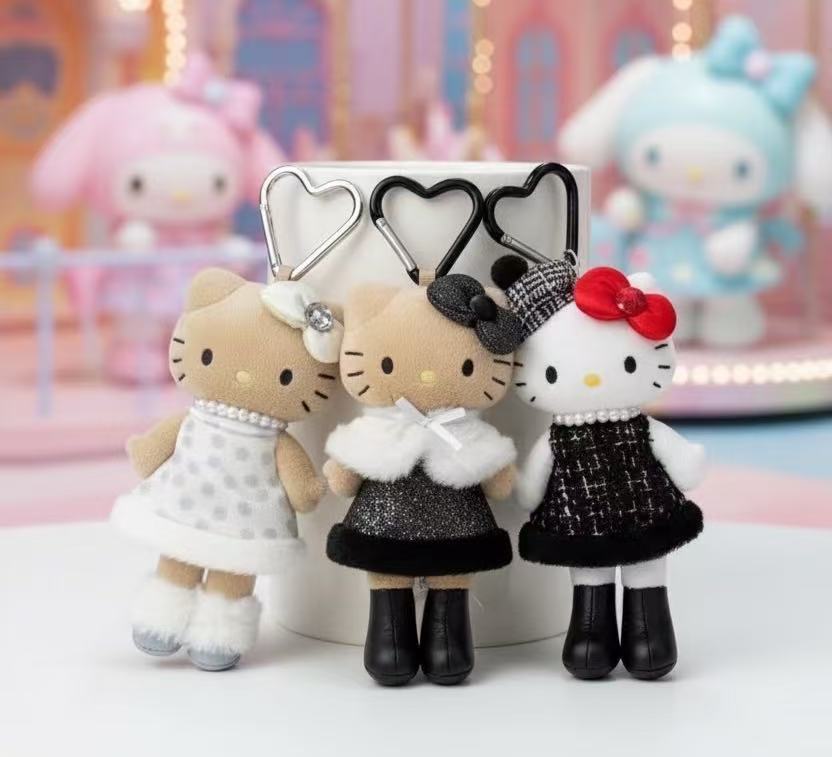 Sanrio (Japan) NIC long-legged socialite kitty keychain with heart clasp - latest design.