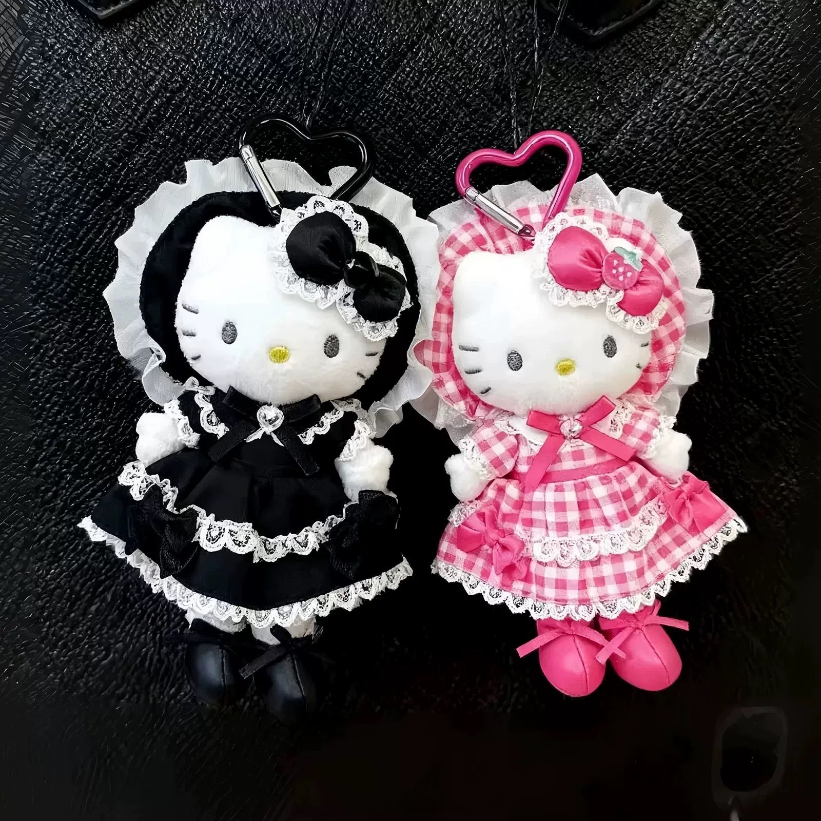 Sanrio (Japanese brand) NIC Lolita Kitty keychain with heart-shaped clasp.