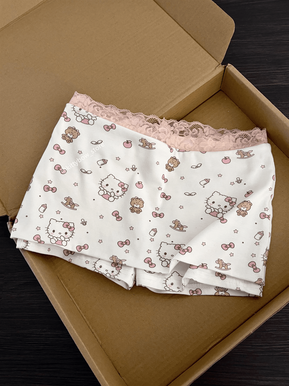 Off-Shoulder Hello Kitty Print Pajama Set with Lace Trim, Cute Loungewear for Women